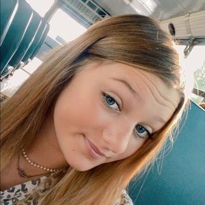 Meet your Posher, Chloe